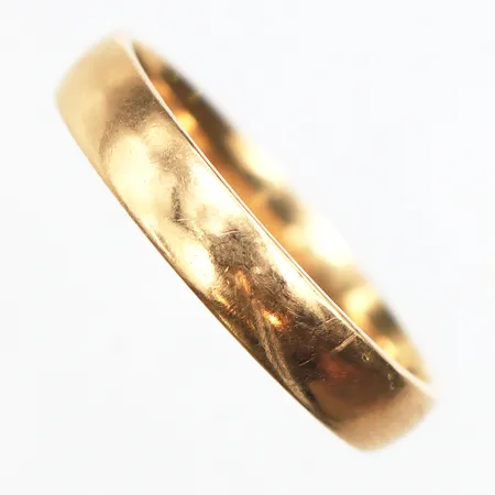 Ring slät, stl:19½, bredd ca 4,1mm, gravyr, 18K. Vikt: 5,1 g