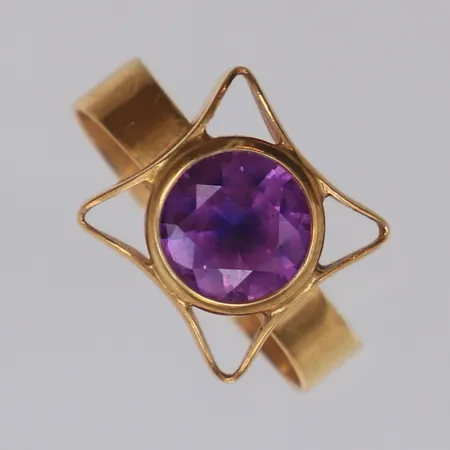 Ring med rosa sten, stl 18, bredd 11,4mm, Hedbergs, Dalsjöfors, 18K Vikt: 4,4 g