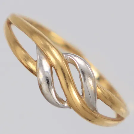 Ring tvåfärgad stl:19, bredd 8mm, 18K Vikt: 1,5 g