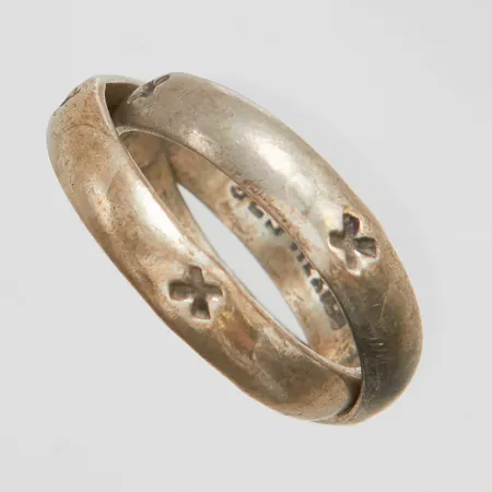 Ring stl:17¼ bredd: ca 9mm, skev, silver 925/1000 Vikt: 7,3 g