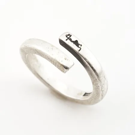 Ring, silver Efva Attling, stl 18(56), 925/1000 Vikt: 6 g på auktion i Helsingborg hos Pantbanken Sverige