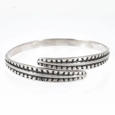 Stelt armband innermått 21,5cm bredd 6-18mm, stämplad D-A, Norway - Sterling, 925S, silver 925/1000 38,3g.