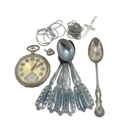 Diverse silverföremål, kaffeskedar + defekta smycken, 76,2g defekt fickur, silver 800/1000, sekundvisare saknas, 57,2g
