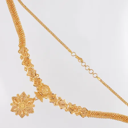 Collier halvstel längd ca 43,5-46cm, skev, 22K Vikt: 30 g