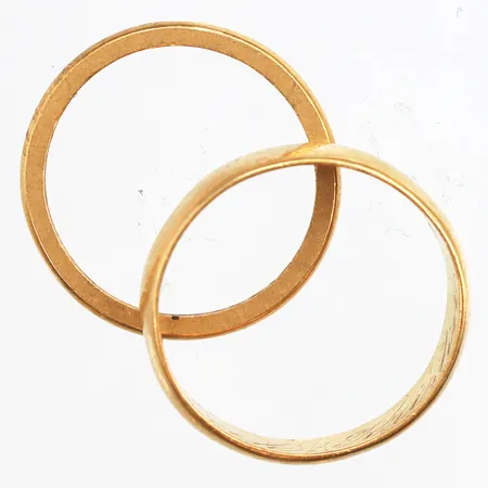Diverse ringar, stl:18-19½, bredd 2-5,8mm, gravyrer, repor, buckor, ojämnheter, 23K. Vikt: 10,3 g