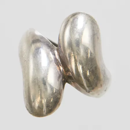 Ring stl:17¼ bredd: 4-23,5mm, silver 925/1000 Vikt: 5,3 g
