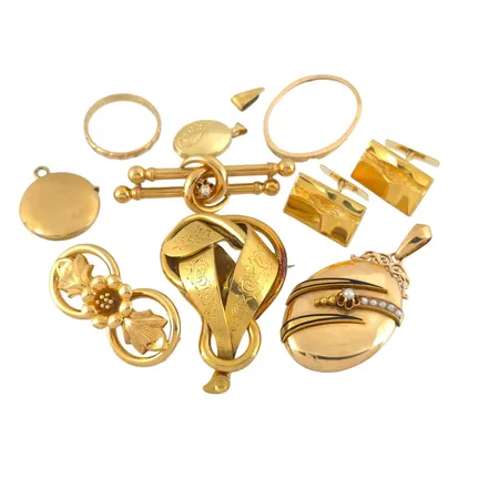 Diverse smycken 18K guld, bruksmärken, gravyr, bruttovikt 47,9 gram Vikt: 47,9 g