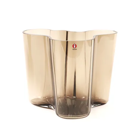 Vas "Savoy" Alvar Aalto för Iittala, brunt glas, höjd : 16cm, nagg vid mynningen, bruksslitage undertill.