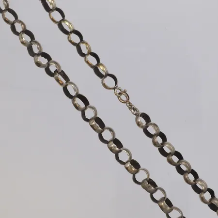 Collier, Ärtlänk, längd 55cm, bredd 8,7mm, kattfotstämpel stämplad FH. W, år 1862, 830/1000 silver Vikt: 21,1 g
