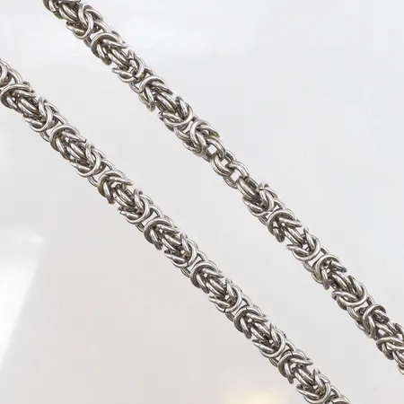 Collier drottninglänk, längd ca 75cm, bredd 7,1mm, saknar en ögla, 925/1000 silver. Vikt: 182,7 g
