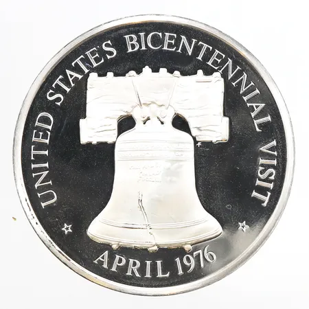 Minnesmedalj, H.M. Carl XVI Gustaf, Frihetsklockan (Liberty Bell) med texten "UNITED STATES BICENTENNIAL VISIT MAY 1976", utgavs av Franklin Mint, Ø51,7mm, med etui, 925/1000 silver. Vikt: 52,3 g