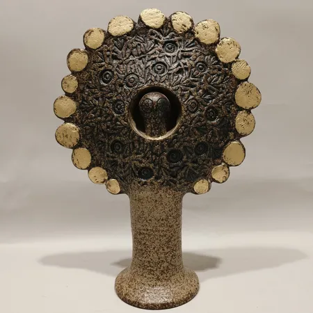 Skulptur i stengods av Lisa Larson "Guldträd", "Stort Träd" Gustavsberg, delvis förgylld, höjd ca 38cm tillverkades mellan 1969-1973, rester av fastlimmat papper under foten. Skickas med paket.