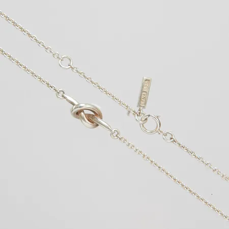 Collier Efva Attling Love Knot Necklace Ankarkedja längd: 42,2-45cm bredd: 1,8mm, nypris 1700kr, silver 925/1000  Vikt: 4,7 g