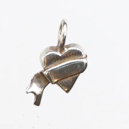 Hänge Evfa Attling, längd 11,8mm, bredd 0,9-10,5mm, 925/1000 silver. Vikt: 1,2 g
