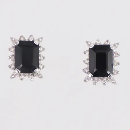 Örhängen diamanter 28 x ca0,005ct troligen safirer ca 8x6mm, vitguld, stift och stoppar i gult guld, något missfärgade, 9K  Vikt: 2,2 g