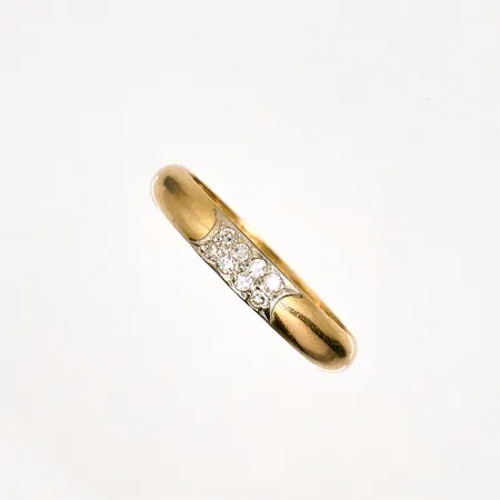 Ring med diamanter antik slipade stl 18¾, 8x ca 0,015ct, bredd 3,6mm, rödguld/vitguld, svenska stämplar, personlig gravyr, 18K Vikt: 3,7 g