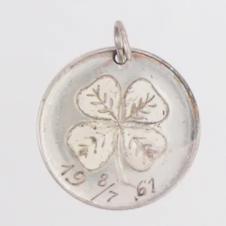 Hänge fyrklöver lycka längd 25mm, gravyr, silver Vikt: 5,9 g