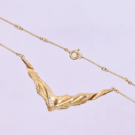 Collier längd 48,5 cm bredd 2-11 mm 18K. Vikt: 8,5 g