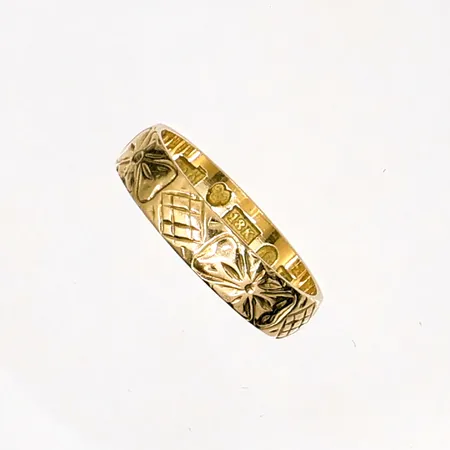 Ring med mönster stl 17¾, bredd 4,5mm 18K Vikt: 3,7 g