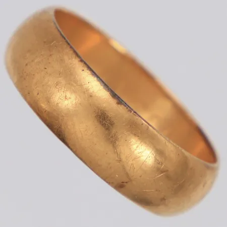 Ring slät stl:20, bredd 6mm, gravyr, 18K Vikt: 7,7 g