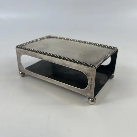 Tändstickshållare, höjd 5cm, bredd 12cm, djup 7cm, 830/1000 silver. Vikt: 137 g