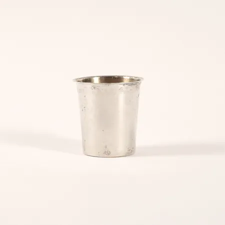 Bägare invändigt förgylld, höjd 4,5cm, Ø4,5cm, silver 835/1000 Vikt: 21,1 g