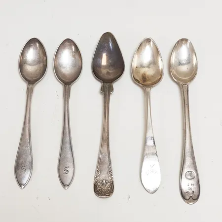 Fem teskedar diverse modeller, personlig gravyr, silver 830/1000 Vikt: 78,7 g