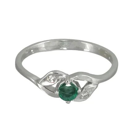 Ring silver 925/1000 Smaragd & vita stenar, stl:18,0 mm, bredd 2-6 mm, stenar utan anmärkning Vikt: 1,7 g