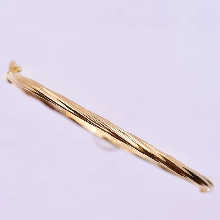 Armring Guldfynd Ø52x60 mm 18K. Vikt: 4,9 g