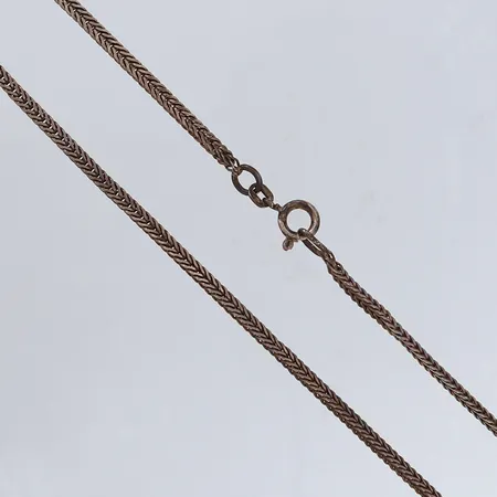 Kedja rävsvans längd 41cm bredd 2,5mm något ojämn, silver 925/1000 Vikt: 8,2 g