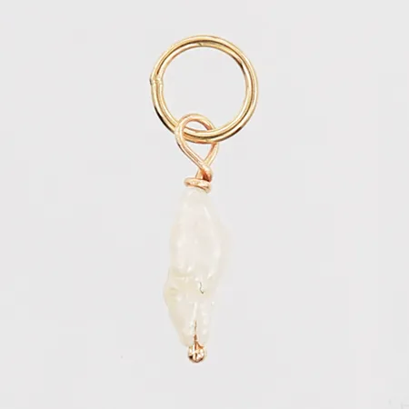 Hänge med odlad pärla Ø7x3mm, barock, 18K Vikt: 0,1 g
