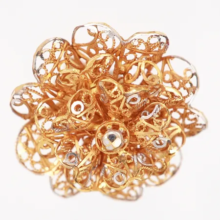 Ring med blomma detaljer i vitguld stl:17½, bredd: 3-35mm, 21K Vikt: 11,4 g