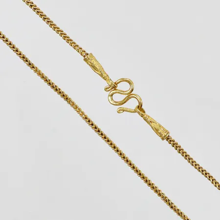 Kedja ojämn länk längd: ca 63,5cm bredd: ca 1mm Thaiguld 1 baht 23K Vikt: 15,2 g