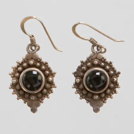 Örhängen med svart sten 34x15mm, krok, silver 925/1000 Vikt: 4,2 g