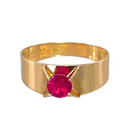 Ring i 18K guld med Rubin Ø 5 mm, City Guld Ab (SKS), Köping, svensk kontrollstämpel, stl:17½ mm, bredd 3-7 mm, sten utan anmärkning Vikt: 2,1 g