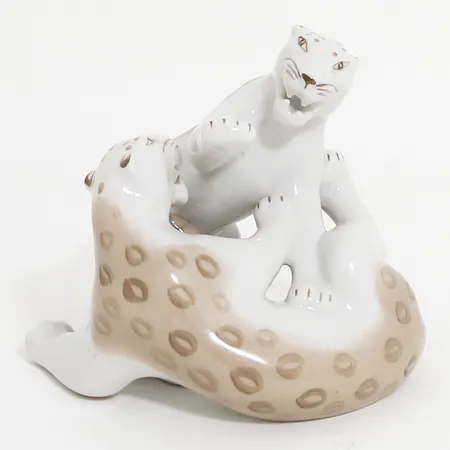 Figurin Verbilki Ryssland, leoparder i porslin, höjd:13,5cm, märkt i botten.  Skickas med postpaket.