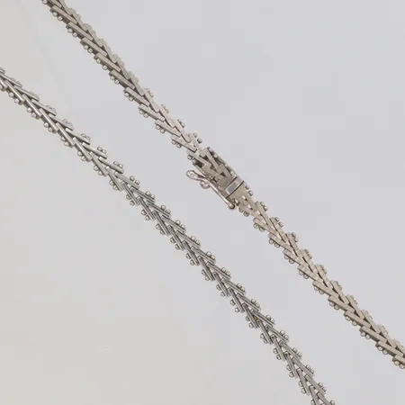 Collie, halvstelt längd 42cm, bredd 4,7mm, importstämplat 830/1000 silver Vikt: 16,8 g