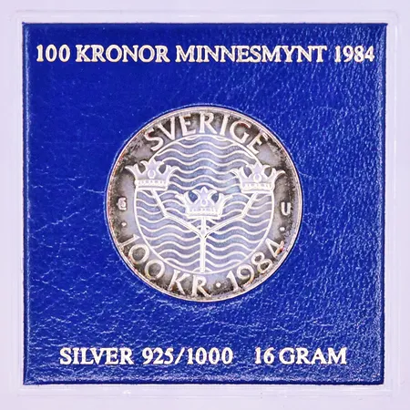 Mynt Sverige Ø32 mm 100kr 1984 plast etui silver 925/1000. Vikt: 15,8 g