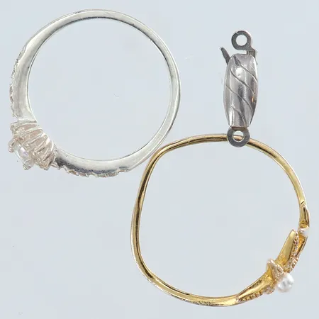 Diverse silversmycken två ringar ett lås defekta/skeva silver 925/1000 Vikt: 2,6 g
