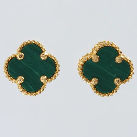 Örhängen med emaljdekor mått 12x12mm något skeva stift OBS! Ej märkes design 21K Vikt: 3,2 g