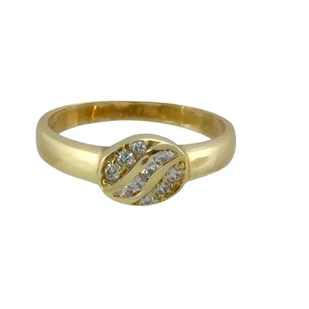 Ring i 14K guld med vita stenar, stl:18¼ mm, bredd 2,3 - 7 mm, stenar utan anmärkning Vikt: 3,6 g
