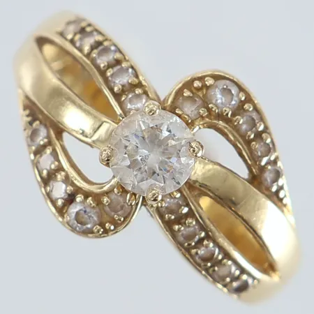 Ring med stenar stl:17½ bredd 12mm 14K Vikt: 3,1 g
