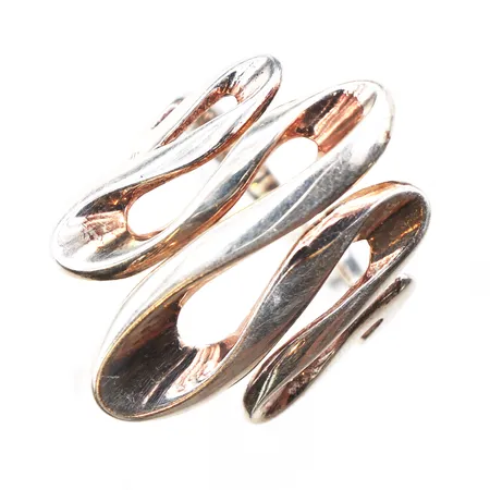 Ring, stl:19, bredd 3,2-29,1mm, 925/1000 silver.  Vikt: 6,4 g