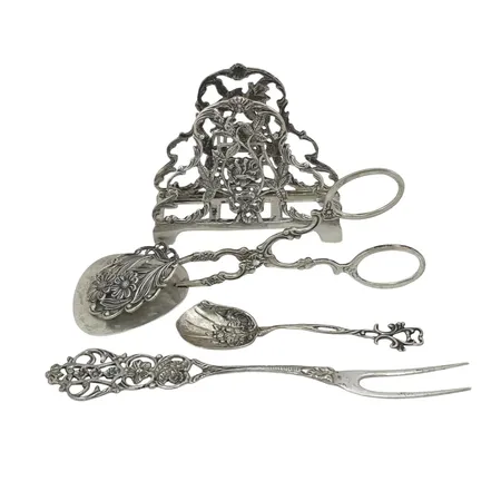 Diverse silverbestick + servetthållare (längd 8 cm, höjd 7,5 cm), bruksskick Vikt: 115,2 g