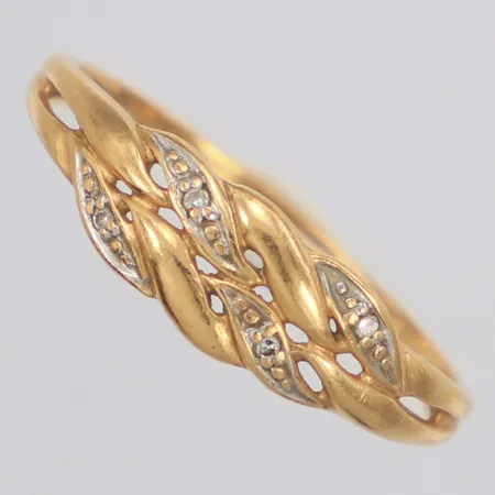 Ring stl:16¾, bredd 6mm, med diamanter 4xca 0,005ct, 18K Vikt: 1,2 g
