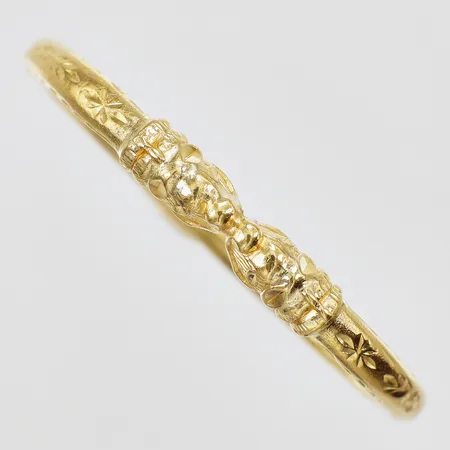 Armring med mönstrad dekor Ø ca 57x60mm bredd: ca 7mm ostämplad 21K Vikt: 27,2 g