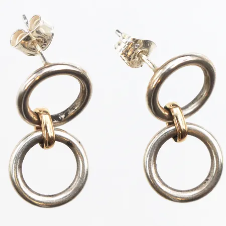 Örhängen Evfa Attling, längd 24,1mm, bredd 2,4-11,4mm, förgyllda detaljer, 925/1000 silver. Vikt: 4,9 g