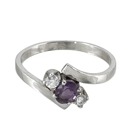 Ring silver 925/1000 Ametist & vita stenar, stl:18,0 mm, bredd 2-10 mm, stenar utan anmärkning Vikt: 2,1 g