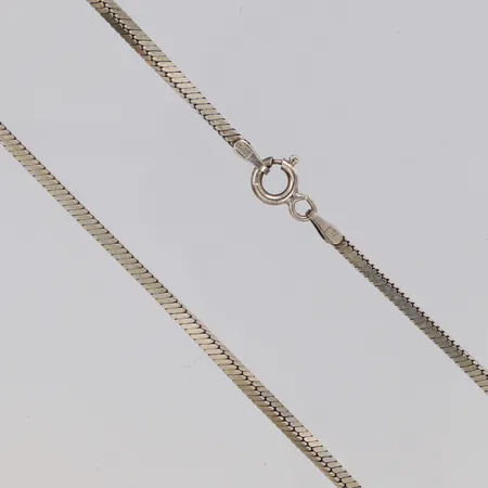 Kedja fyrkantig längd 45cm, bredd 2mm, 925/1000 silver Vikt: 13,6 g