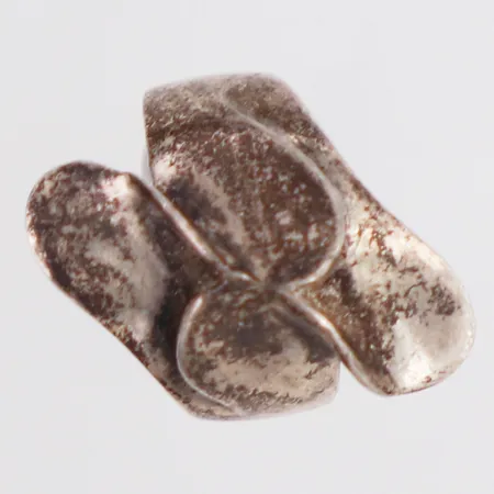 Ring stl:17¼, bredd 5,2-27mm, skev, 925/1000 silver Vikt: 6,5 g